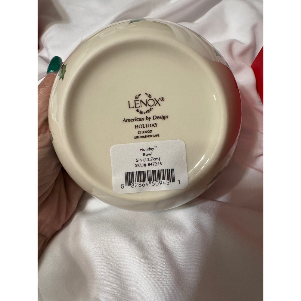 Lenox Holiday Holly Ivory and Green Serving Bowl (Boxed) - Picture 3 of 3